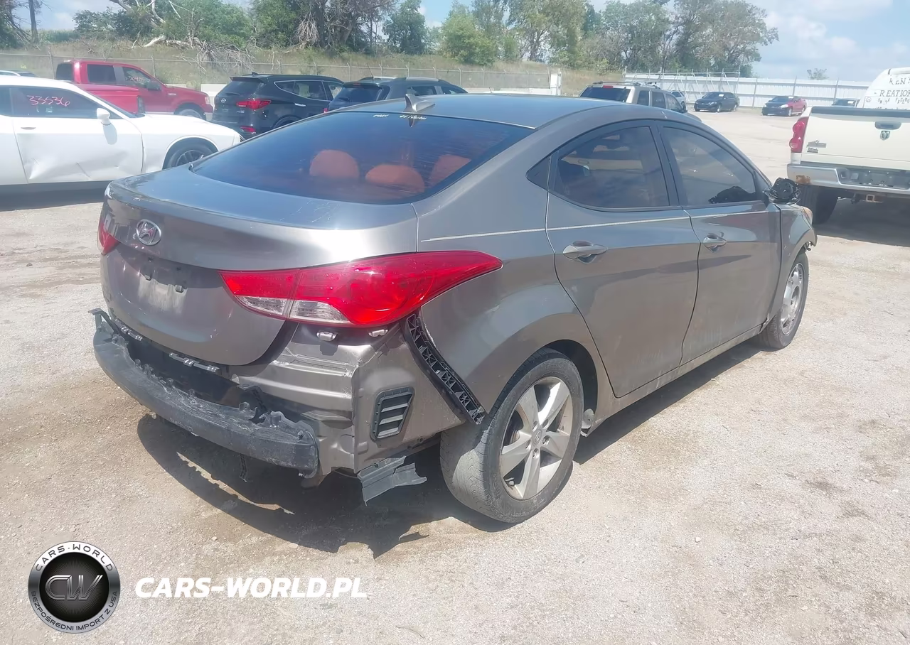 2013 Hyundai Elantra Gls VIN:5NPDH4AE7DH411996 - 4