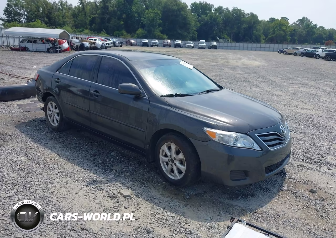 2011 Toyota Camry Le – zdjęcie 1 z 17