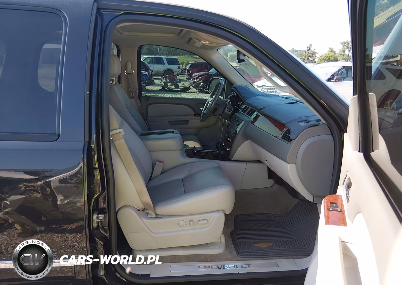 2013 Chevrolet Tahoe Ltz VIN:1GNSKCE02DR323567 - 5