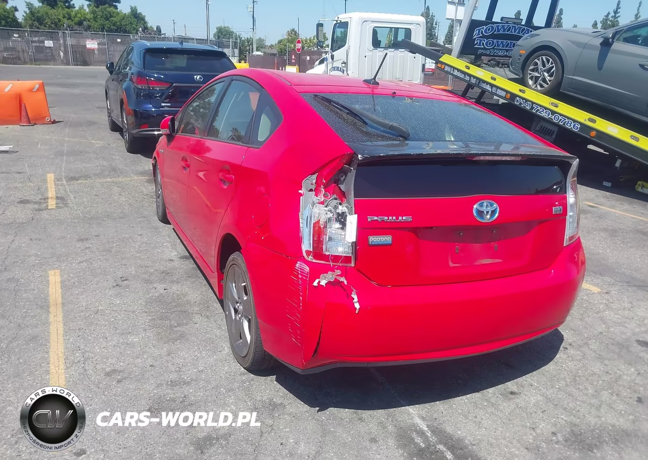 2015 Toyota Prius Persona Series Special Edition VIN:JTDKN3DU3F0409319 - 3
