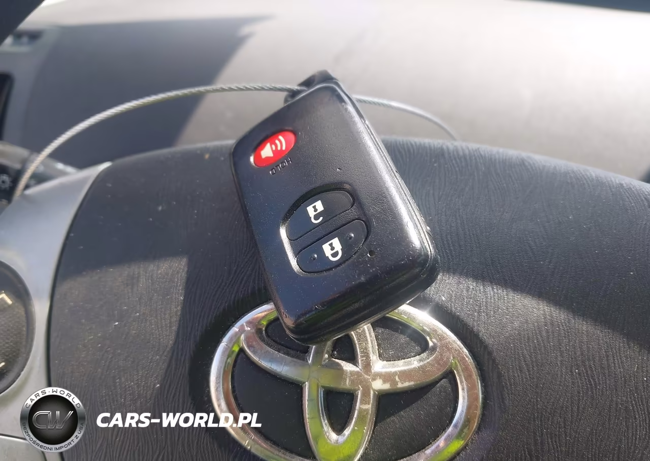 2015 Toyota Prius Two VIN:JTDKN3DU1F1879794 - 11