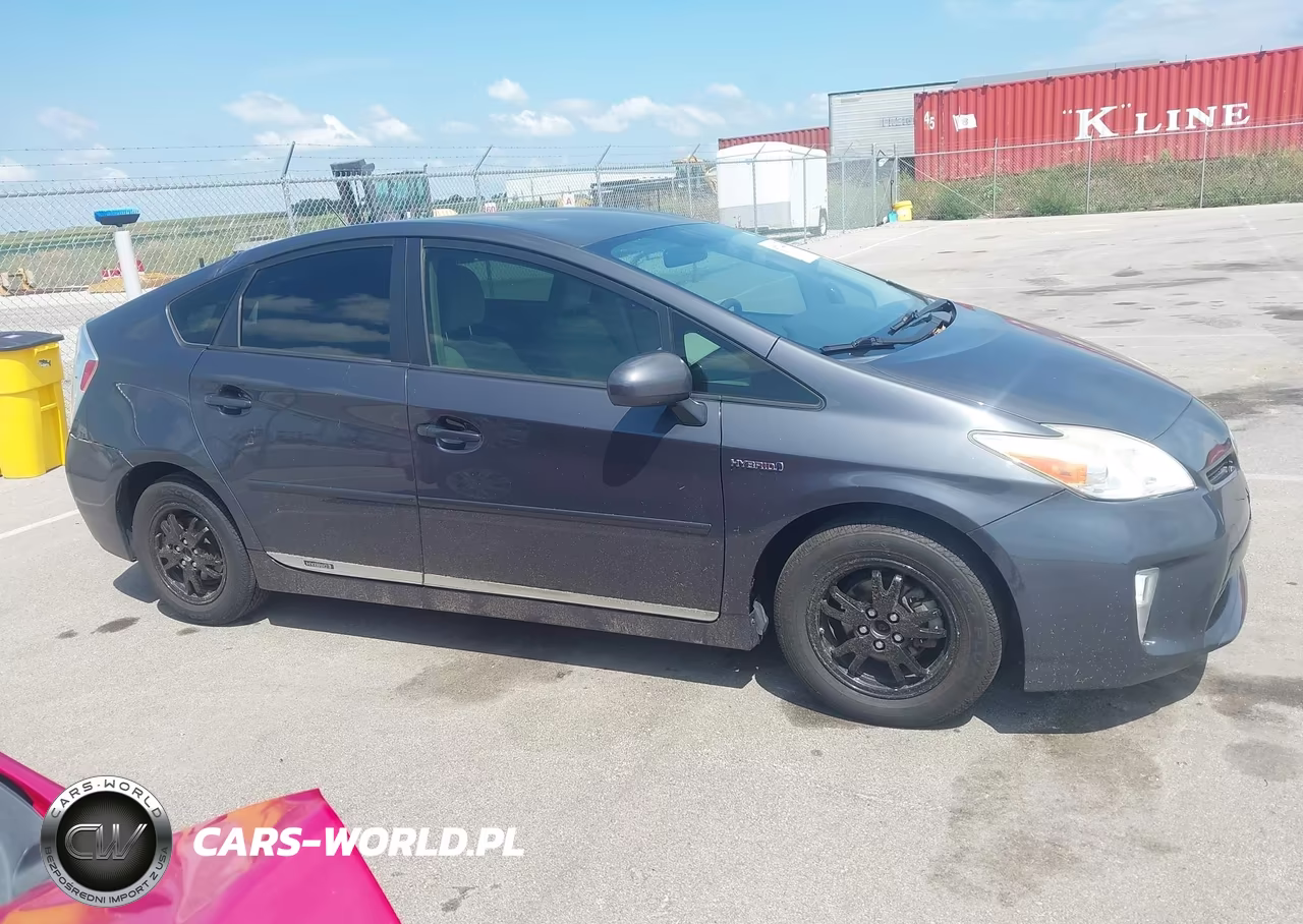 2015 Toyota Prius Two VIN:JTDKN3DU1F1879794 - 13