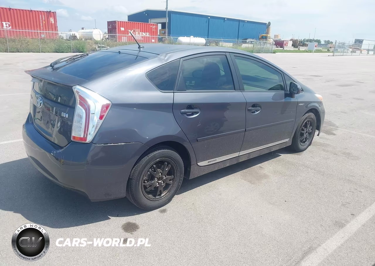 2015 Toyota Prius Two VIN:JTDKN3DU1F1879794 - 4