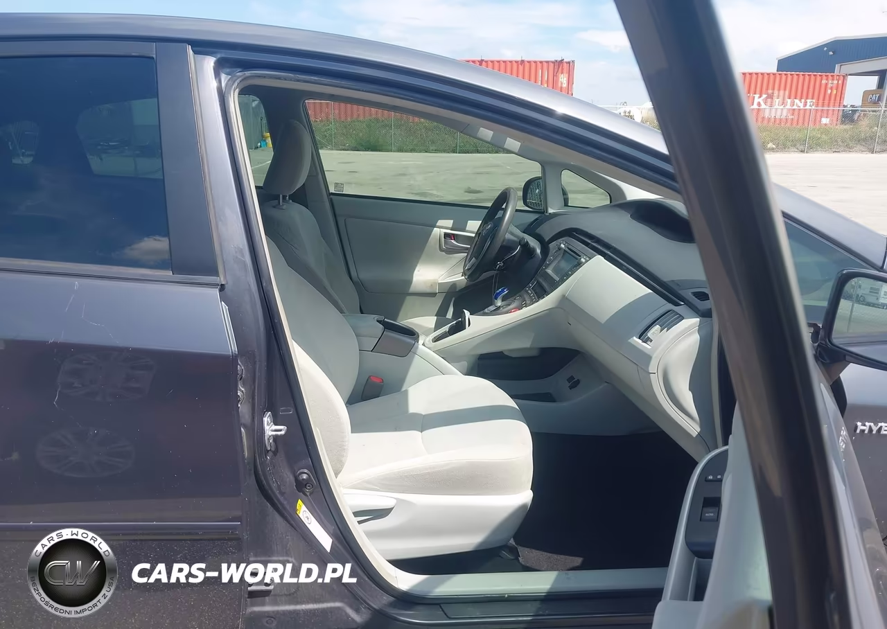 2015 Toyota Prius Two VIN:JTDKN3DU1F1879794 - 5