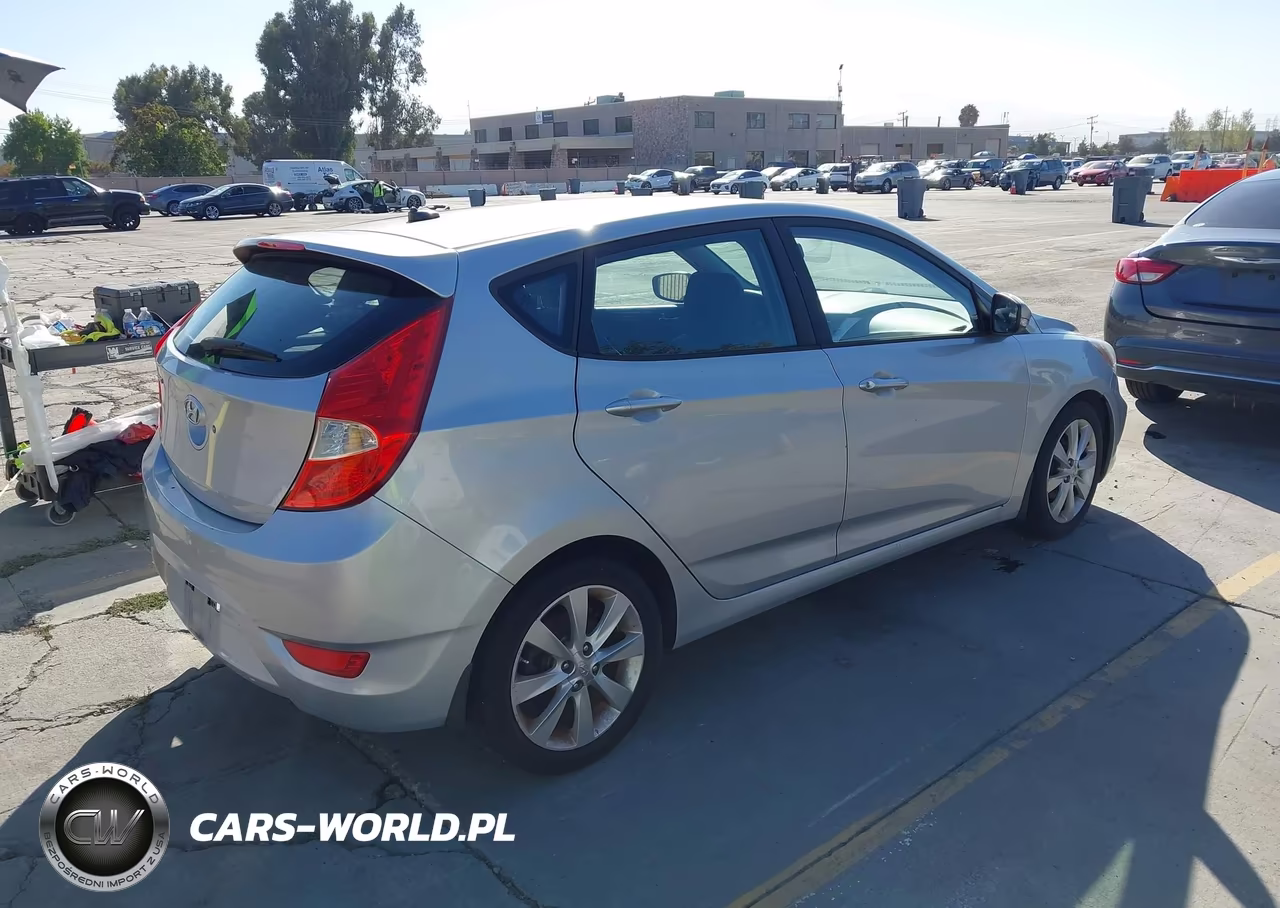 2013 Hyundai Accent Se VIN:KMHCU5AE4DU064805 - 4