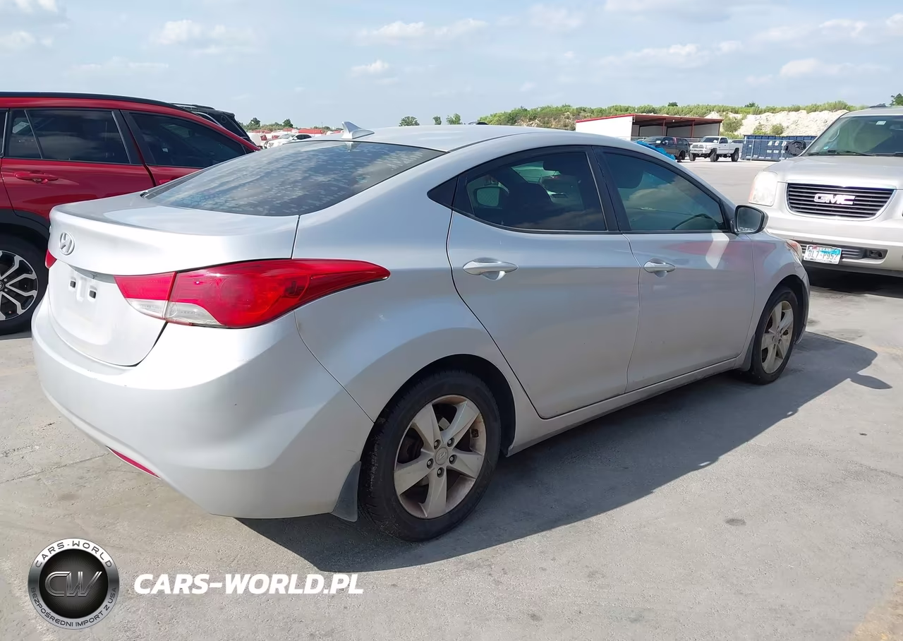 2013 Hyundai Elantra Gls VIN:KMHDH4AE3DU540416 - 4