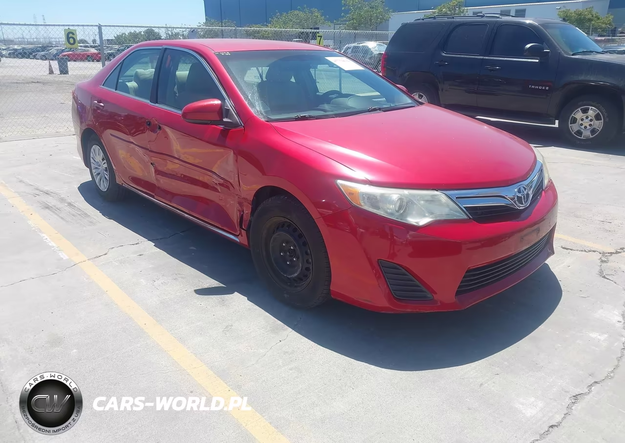 2012 Toyota Camry Le – zdjęcie 1 z 17