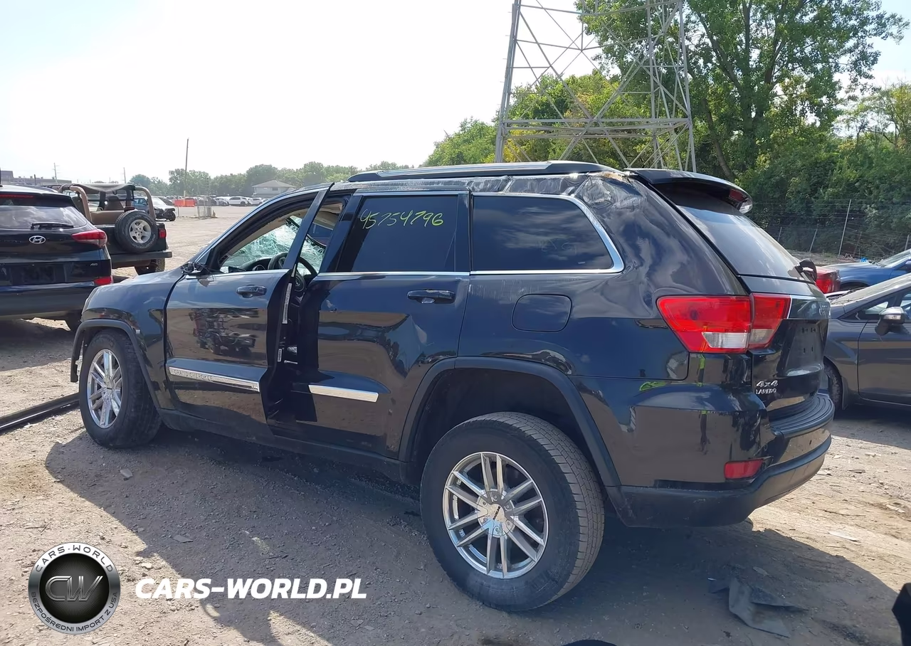 2013 Jeep Grand Cherokee Laredo VIN:1C4RJFAG2DC560738 - 3