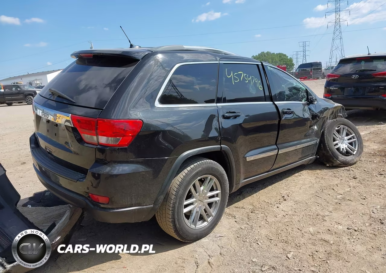 2013 Jeep Grand Cherokee Laredo VIN:1C4RJFAG2DC560738 - 4