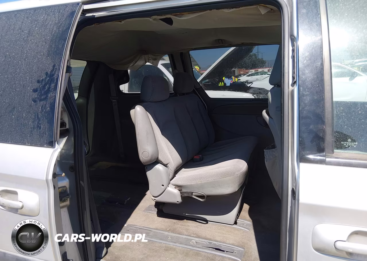 2006 Chrysler Town & Country VIN:1A4GP45R86B703944 - 8