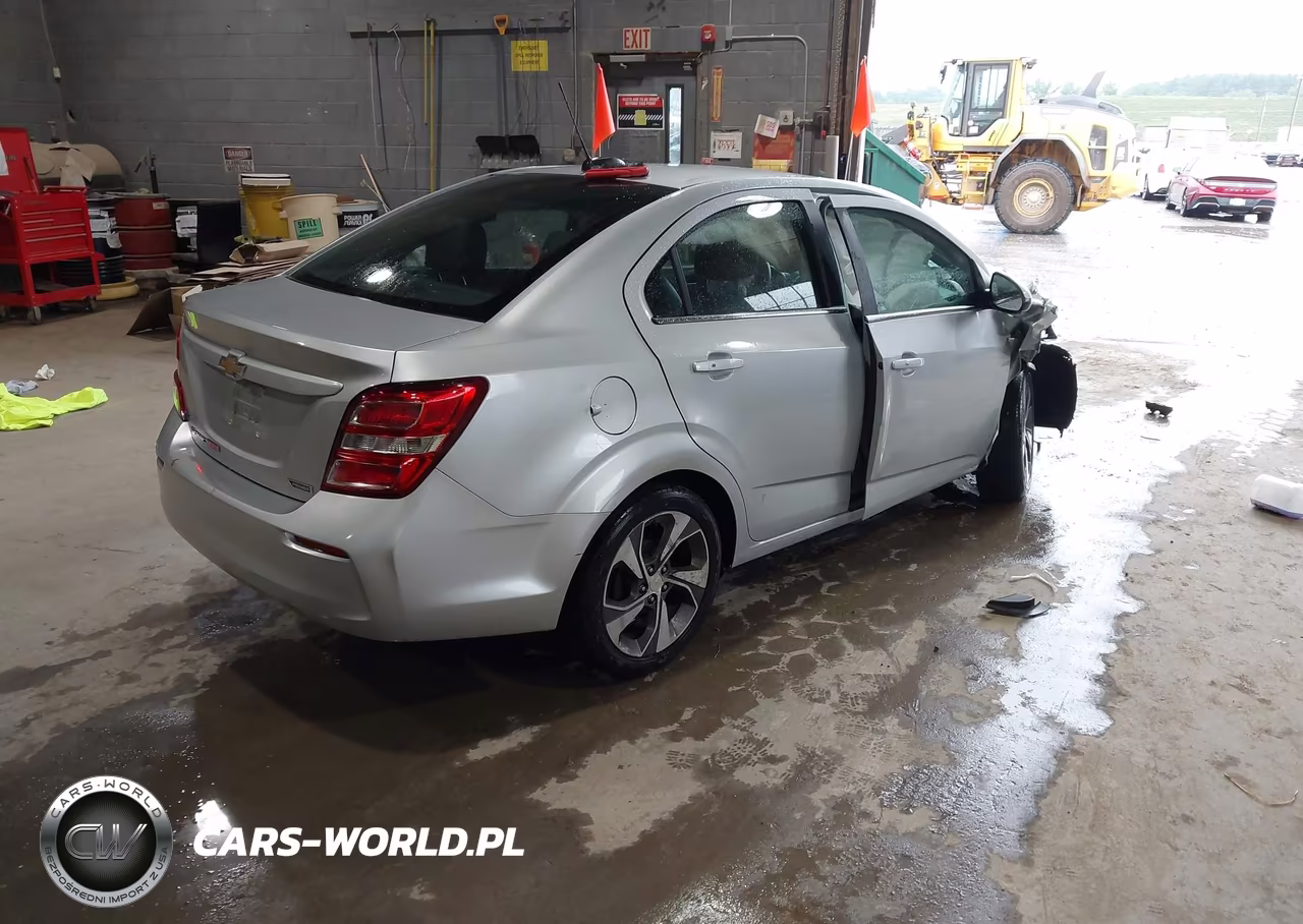 2018 Chevrolet Sonic Premier Auto VIN:1G1JF5SB8J4132800 - 4