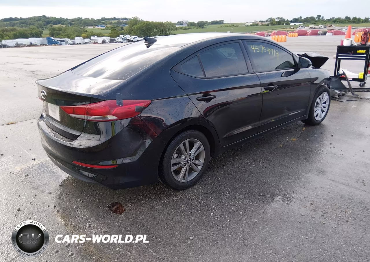 2018 Hyundai Elantra Sel VIN:5NPD84LF4JH214219 - 4