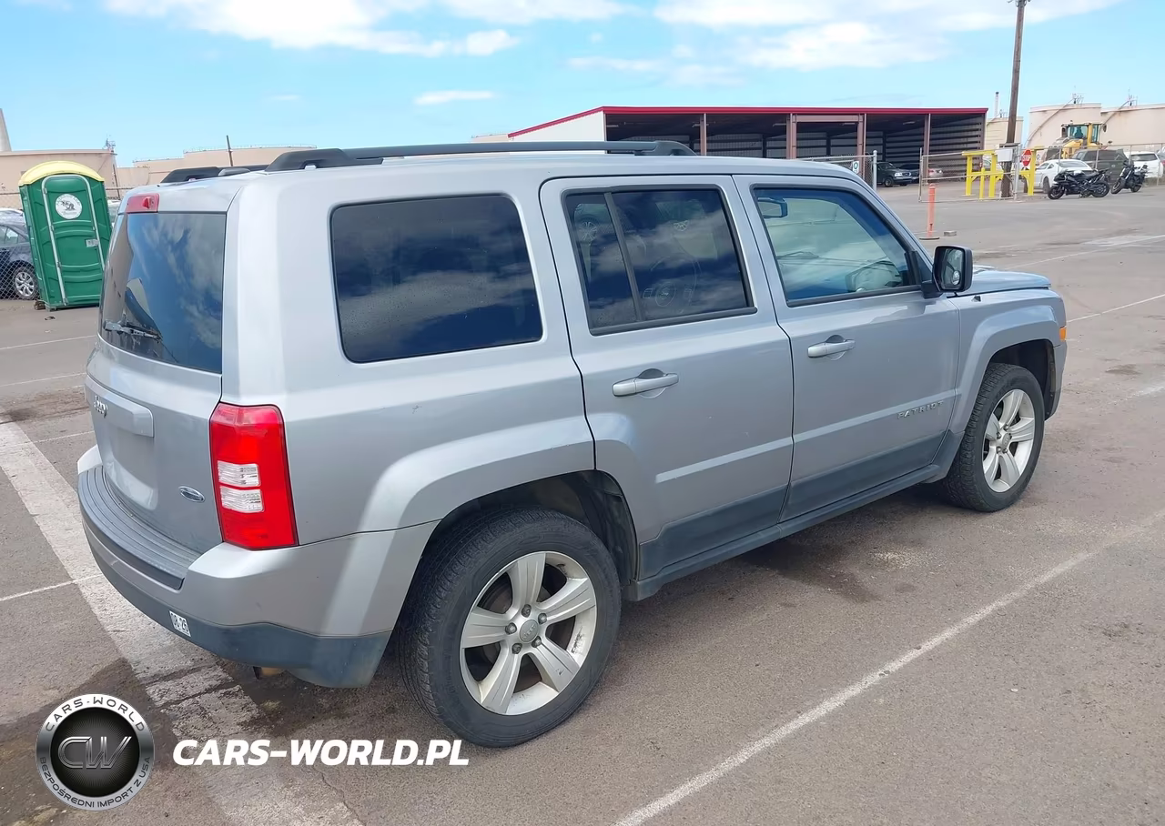 2016 Jeep Patriot Latitude VIN:1C4NJPFA6GD633357 - 4