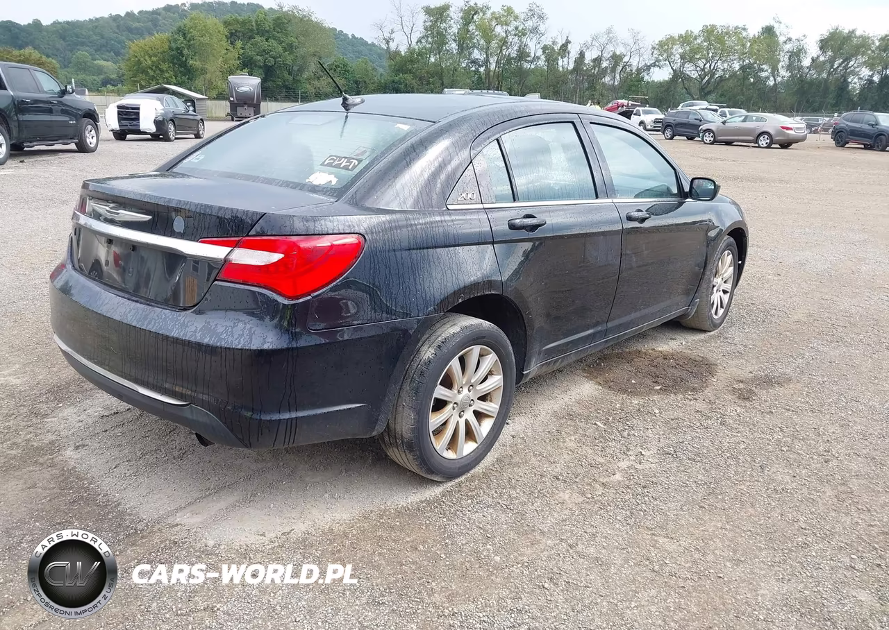 2013 Chrysler 200 Touring VIN:1C3CCBBB4DN601522 - 4