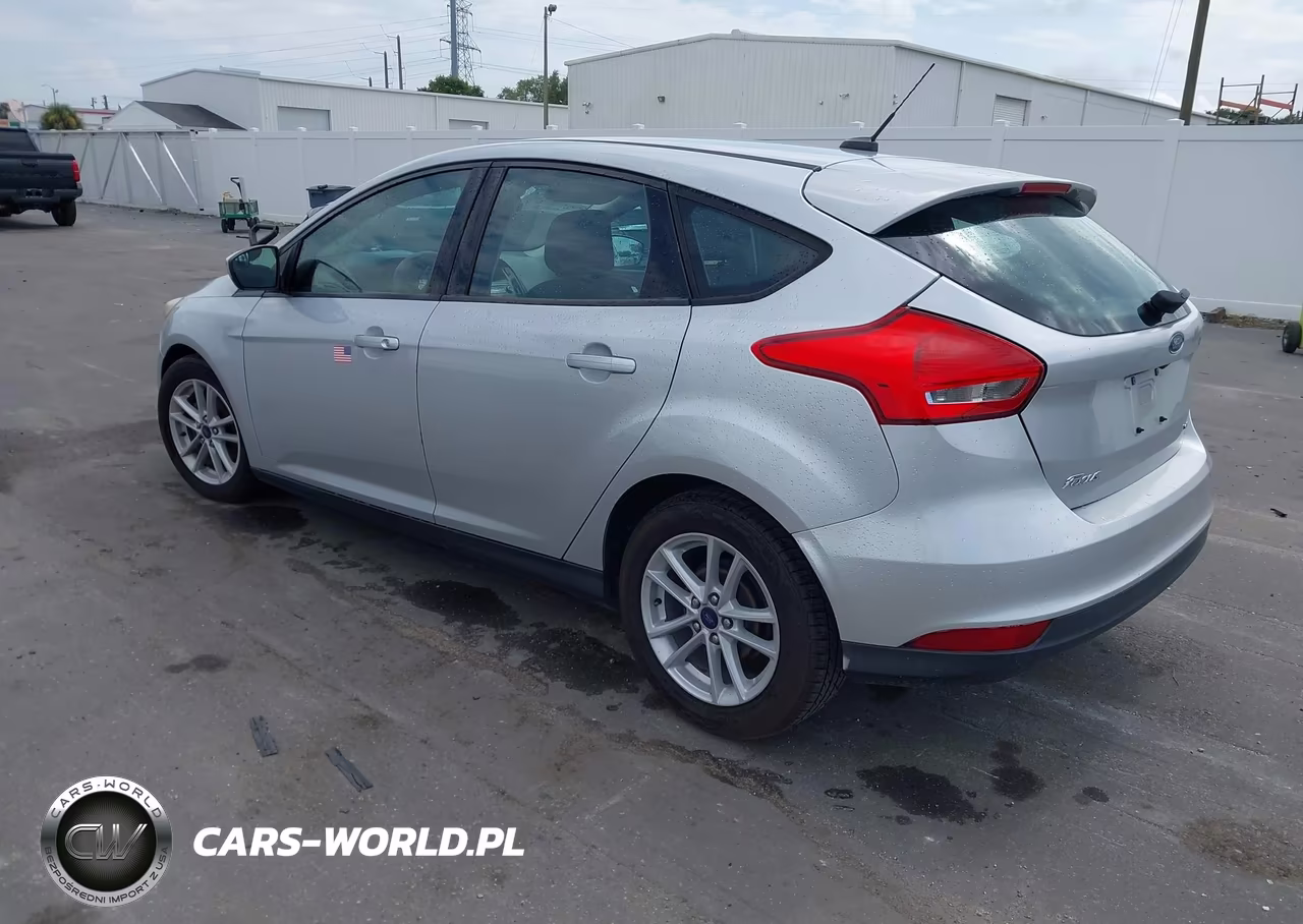 2018 Ford Focus Se VIN:1FADP3K25JL224657 - 3