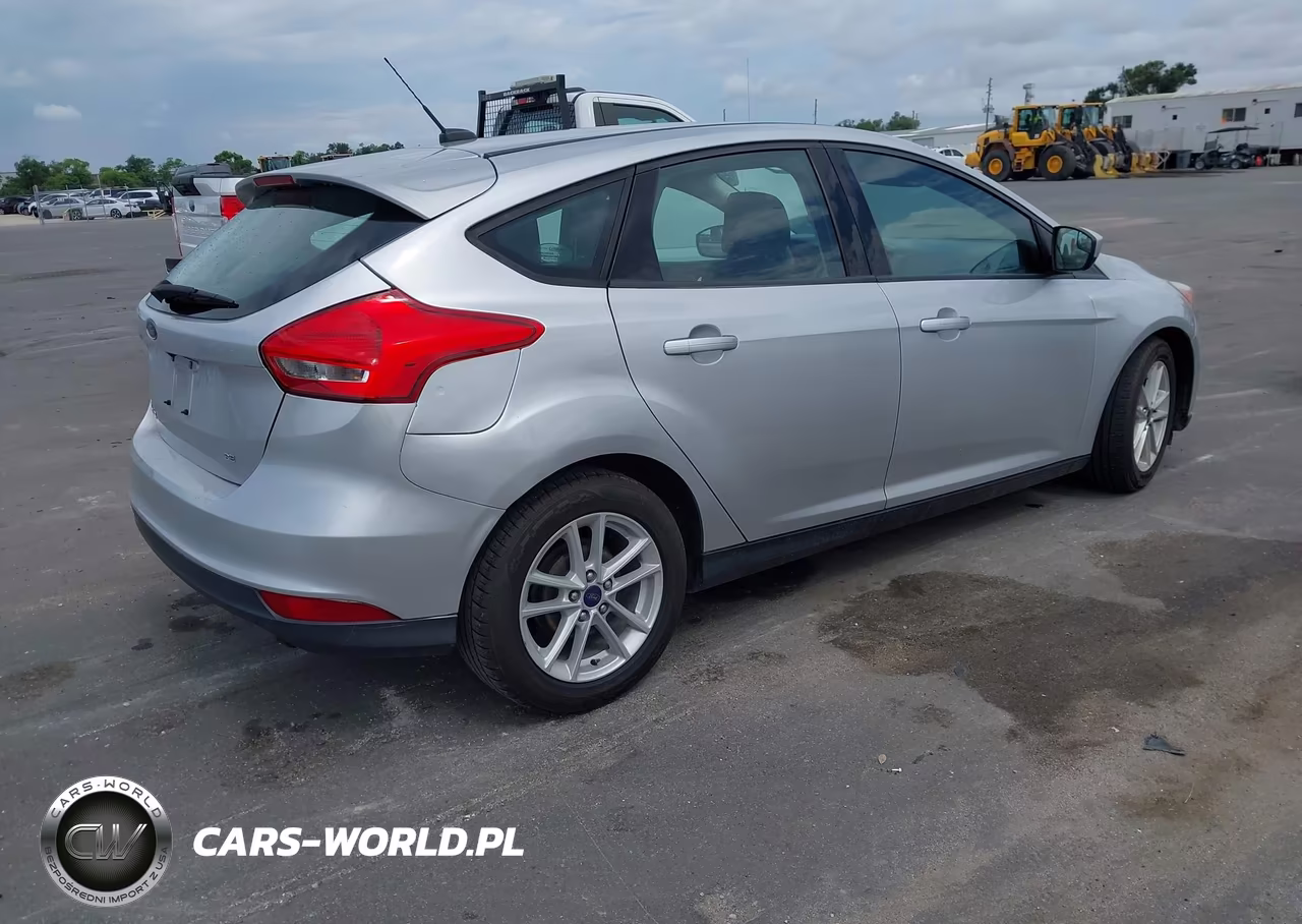 2018 Ford Focus Se VIN:1FADP3K25JL224657 - 4
