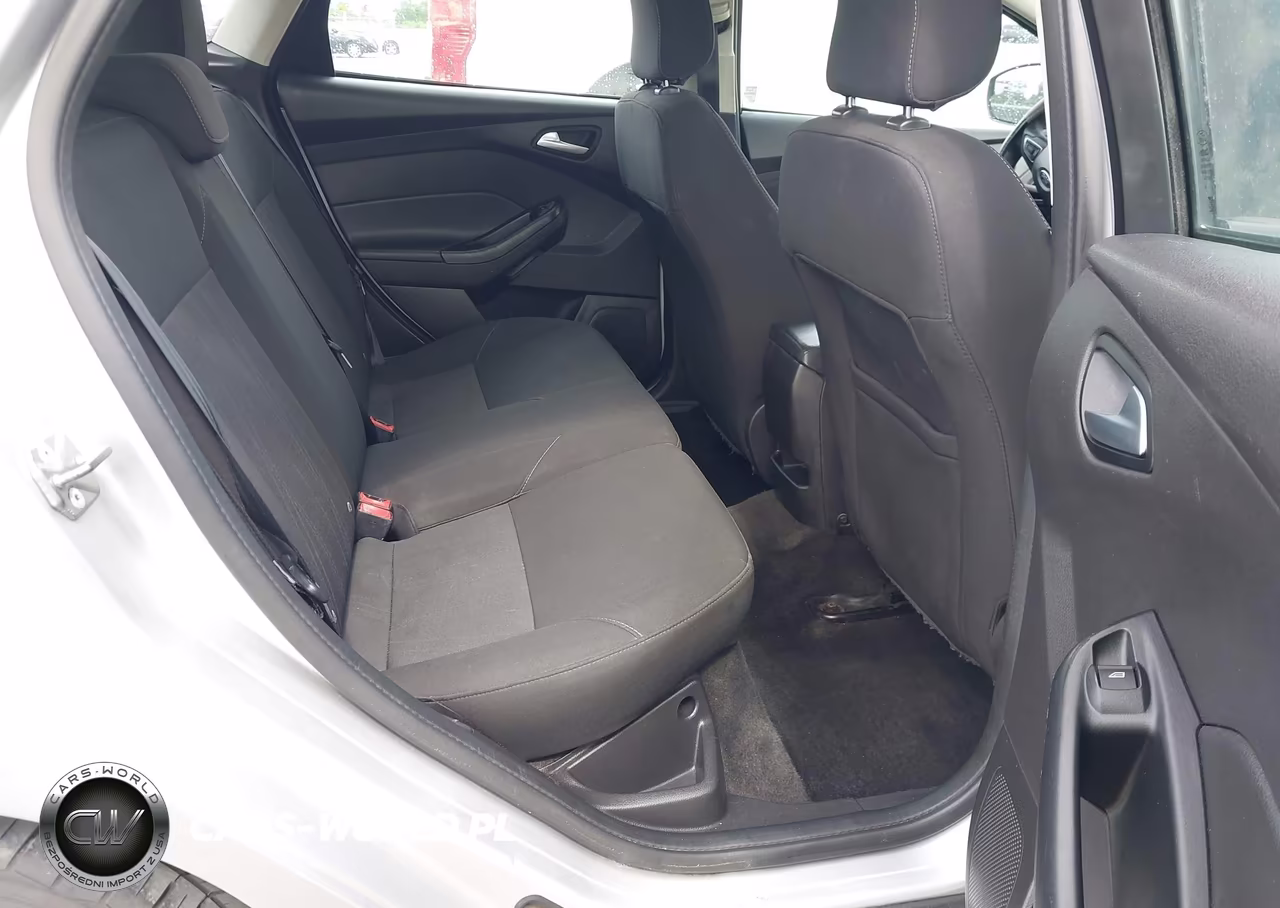 2018 Ford Focus Se VIN:1FADP3K25JL224657 - 8