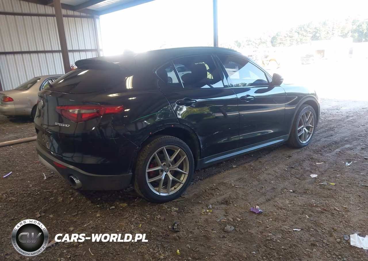 2018 Alfa Romeo Stelvio Ti Sport Awd VIN:ZASFAKNN6J7B90359 - 4