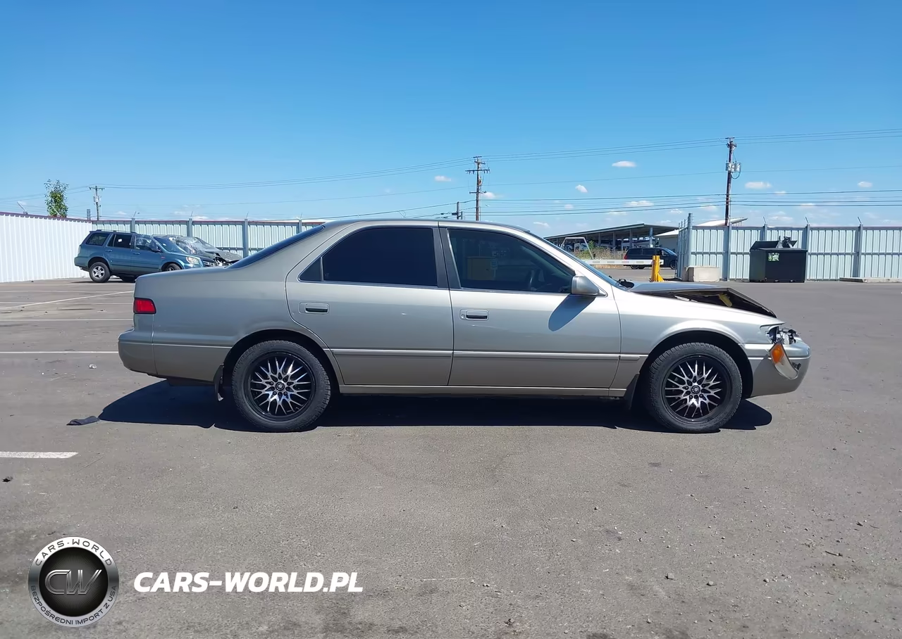 1998 Toyota Camry Le VIN:JT2BG22K6W0107165 - 13