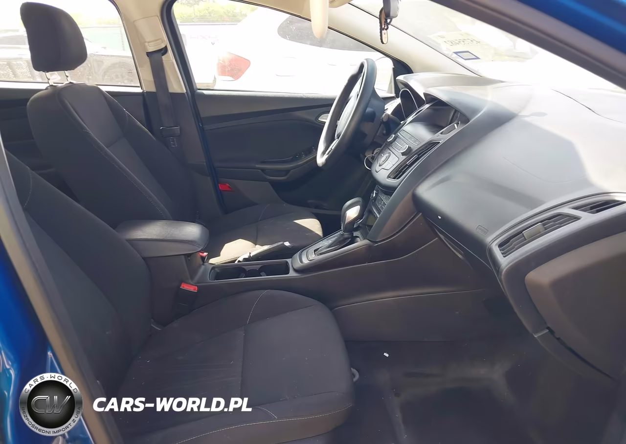 2018 Ford Focus Se VIN:1FADP3F24JL328857 - 5