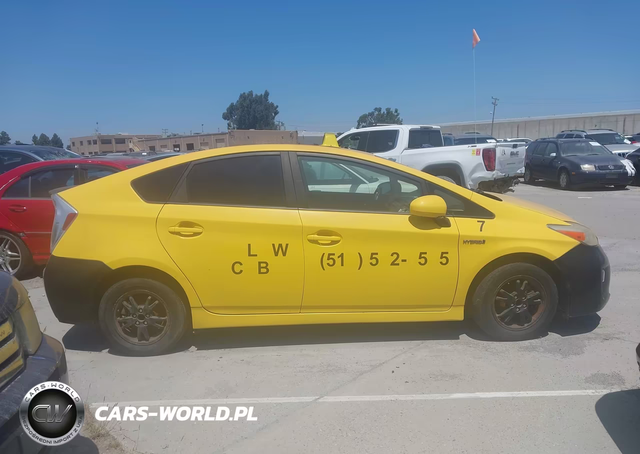 2013 Toyota Prius Two VIN:JTDKN3DU7D5561023 - 13