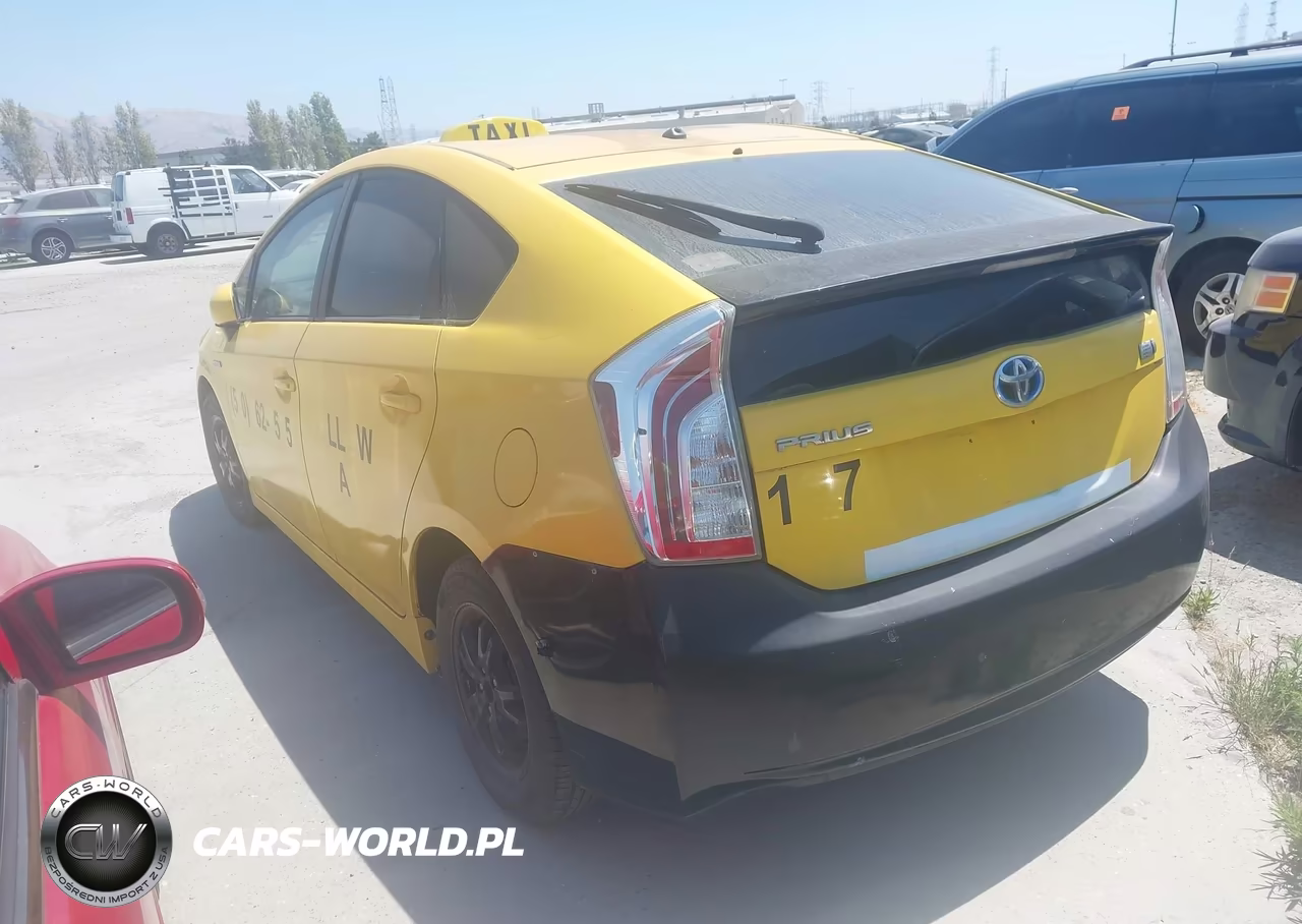 2013 Toyota Prius Two VIN:JTDKN3DU7D5561023 - 3