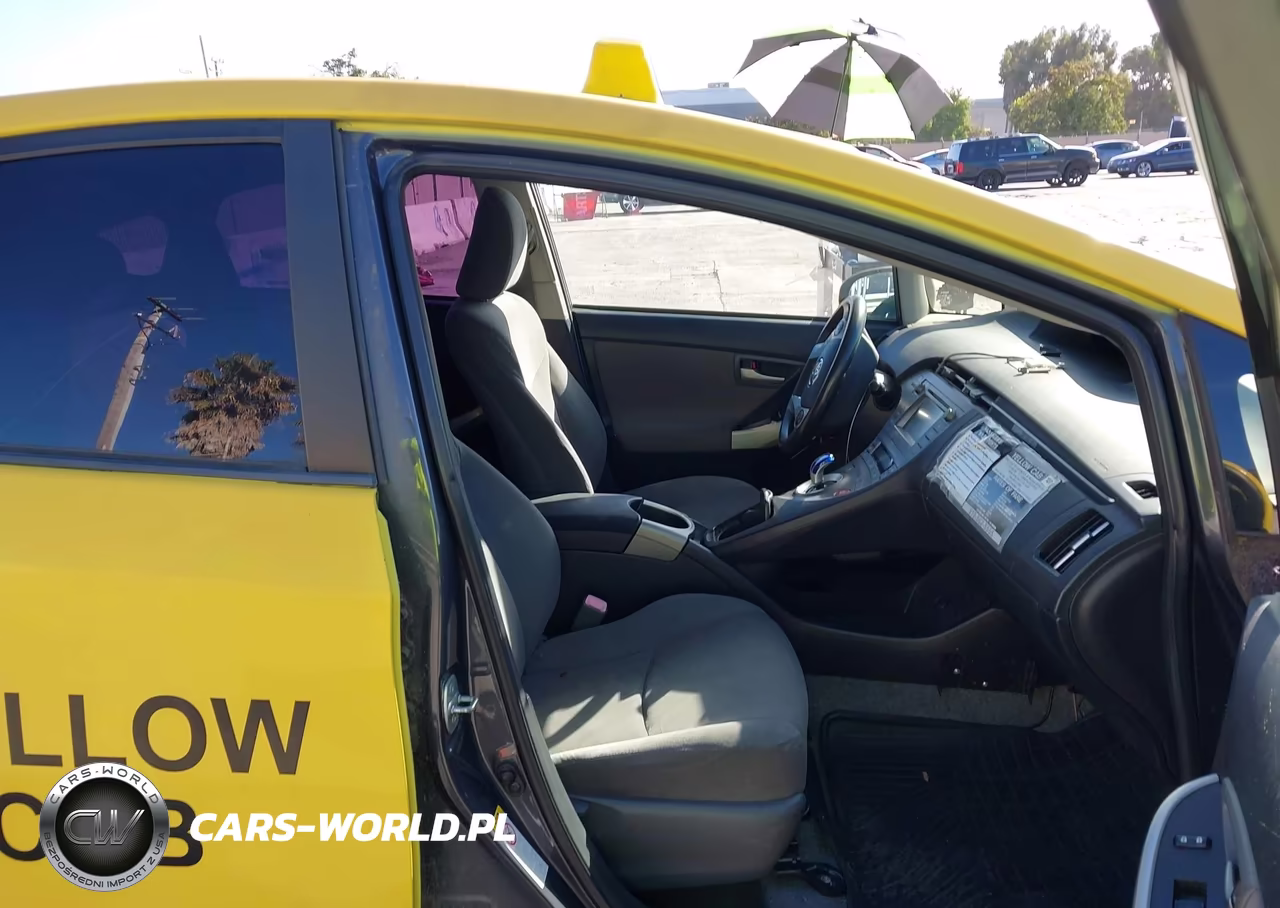 2013 Toyota Prius Two VIN:JTDKN3DU7D5561023 - 5