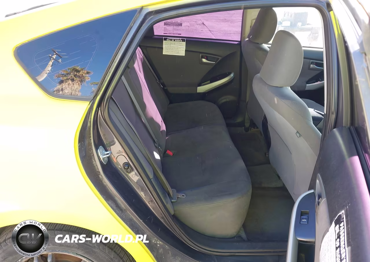 2013 Toyota Prius Two VIN:JTDKN3DU7D5561023 - 8