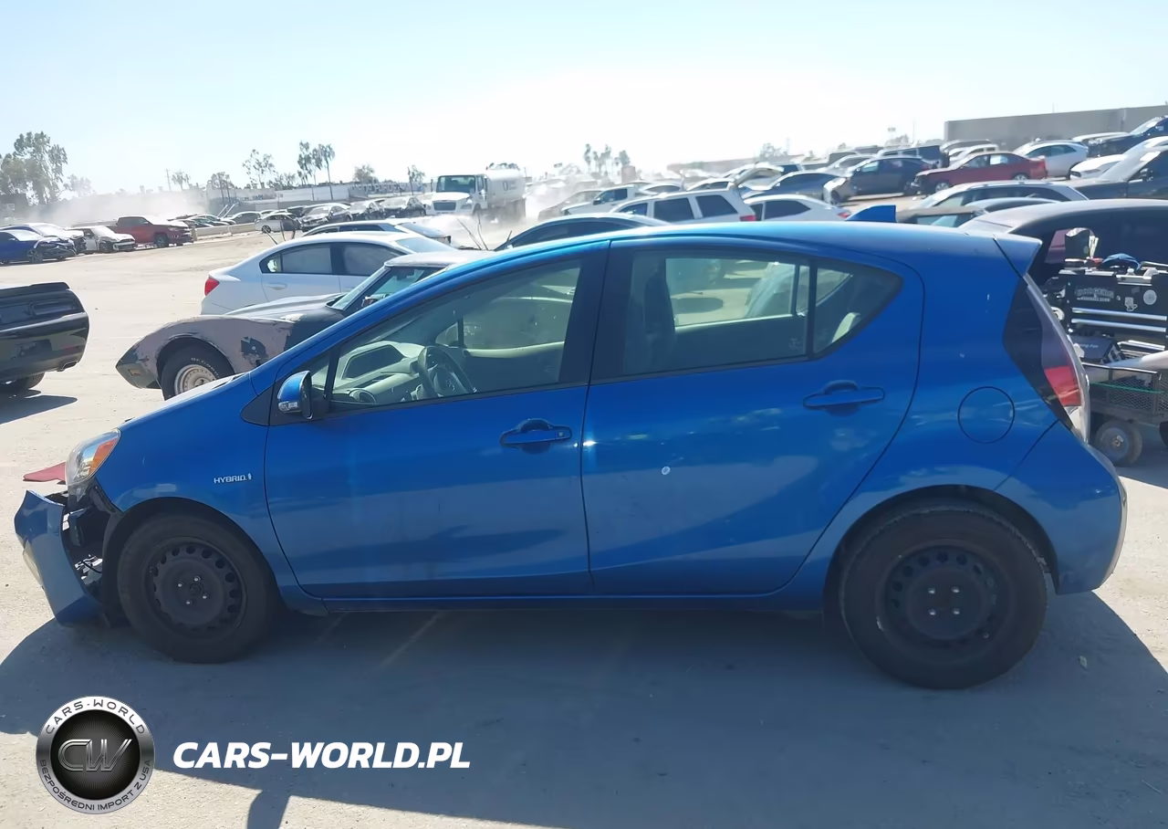 2015 Toyota Prius C One VIN:JTDKDTB30F1104013 - 14