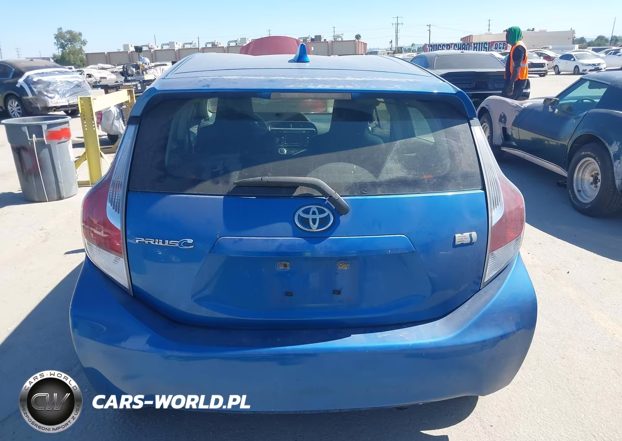 2015 Toyota Prius C One VIN:JTDKDTB30F1104013 - 16