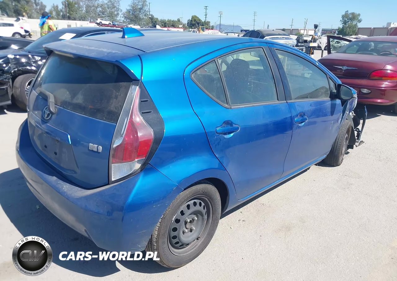 2015 Toyota Prius C One VIN:JTDKDTB30F1104013 - 4
