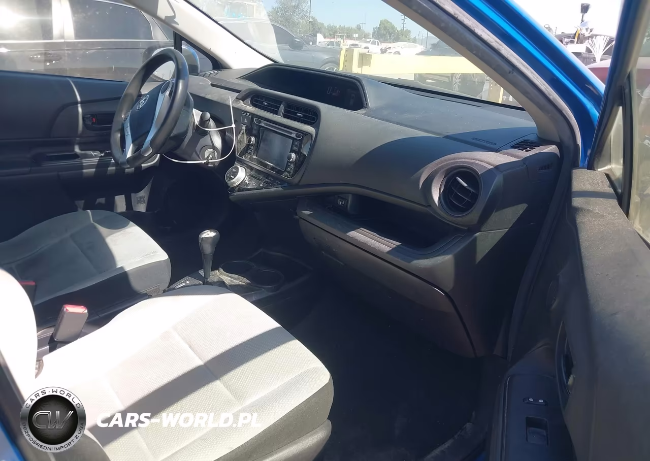 2015 Toyota Prius C One VIN:JTDKDTB30F1104013 - 5