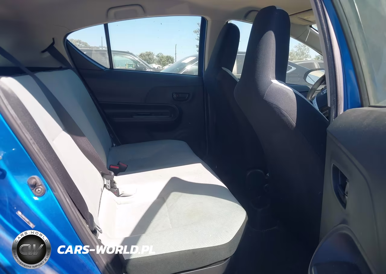2015 Toyota Prius C One VIN:JTDKDTB30F1104013 - 8