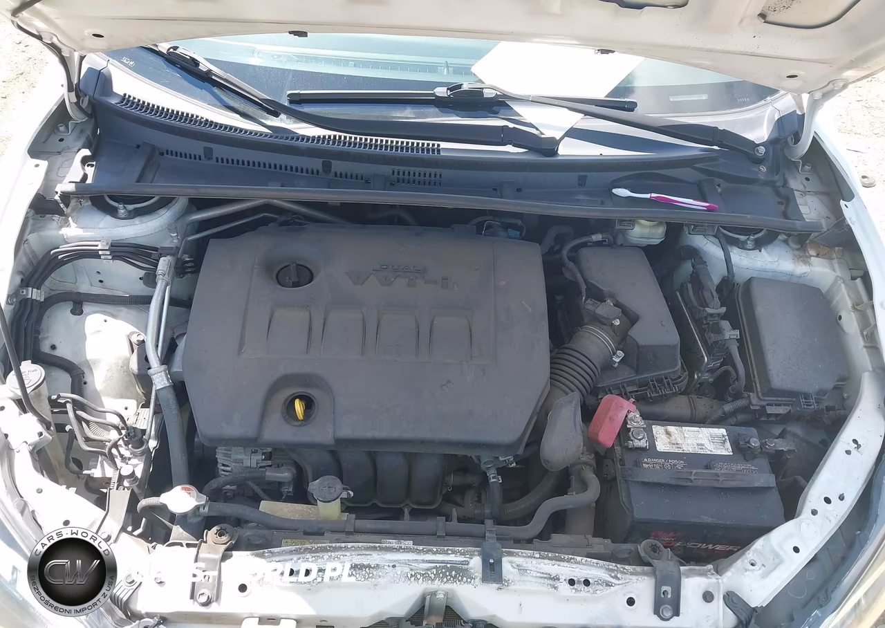 2018 Toyota Corolla Le VIN:5YFBURHE6JP811178 - 10