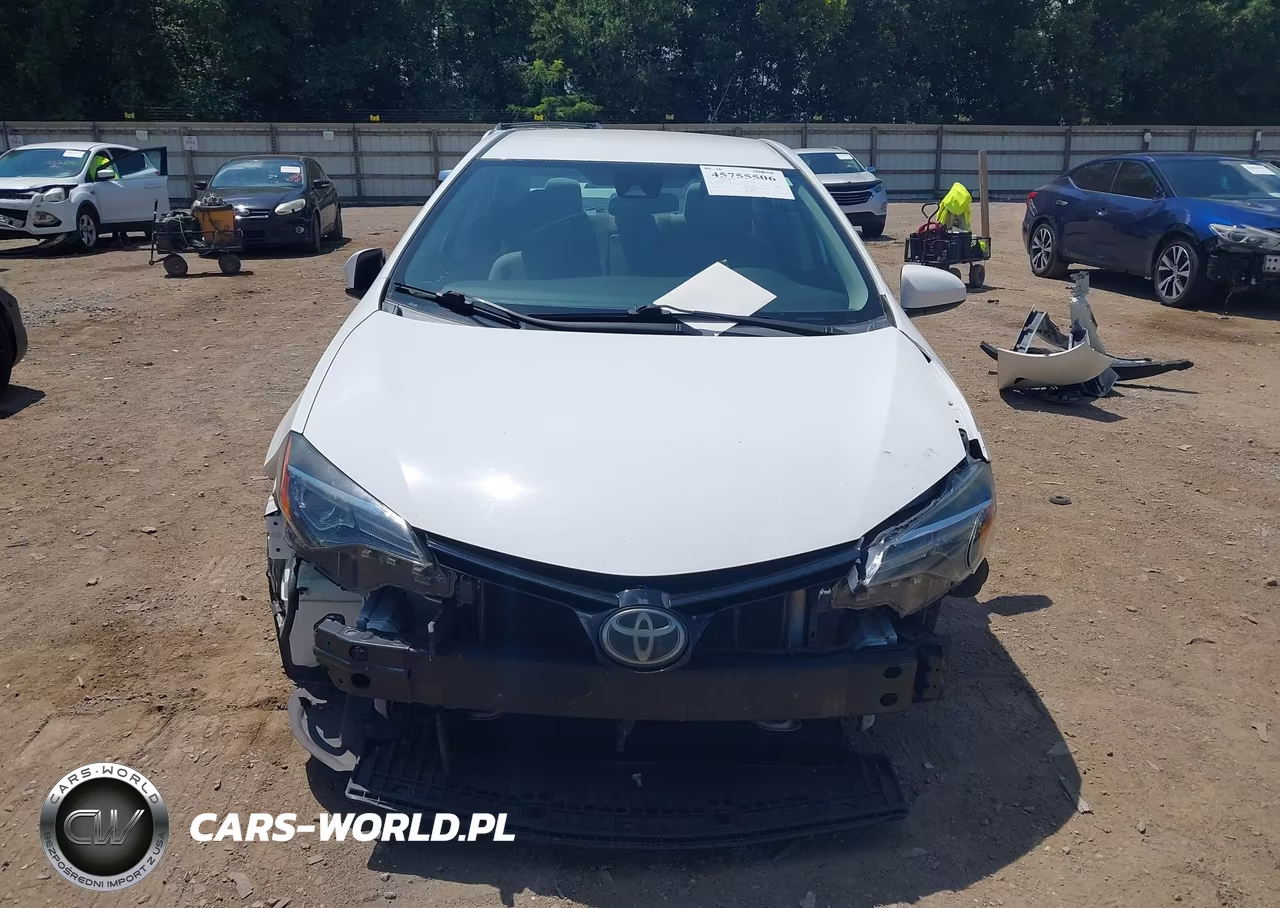 2018 Toyota Corolla Le VIN:5YFBURHE6JP811178 - 12