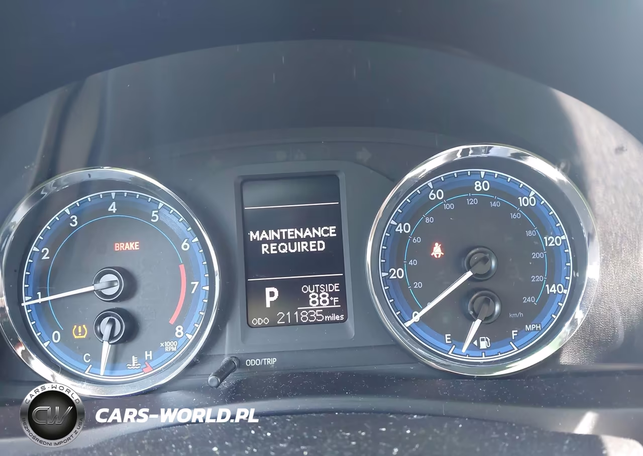 2018 Toyota Corolla Le VIN:5YFBURHE6JP811178 - 15