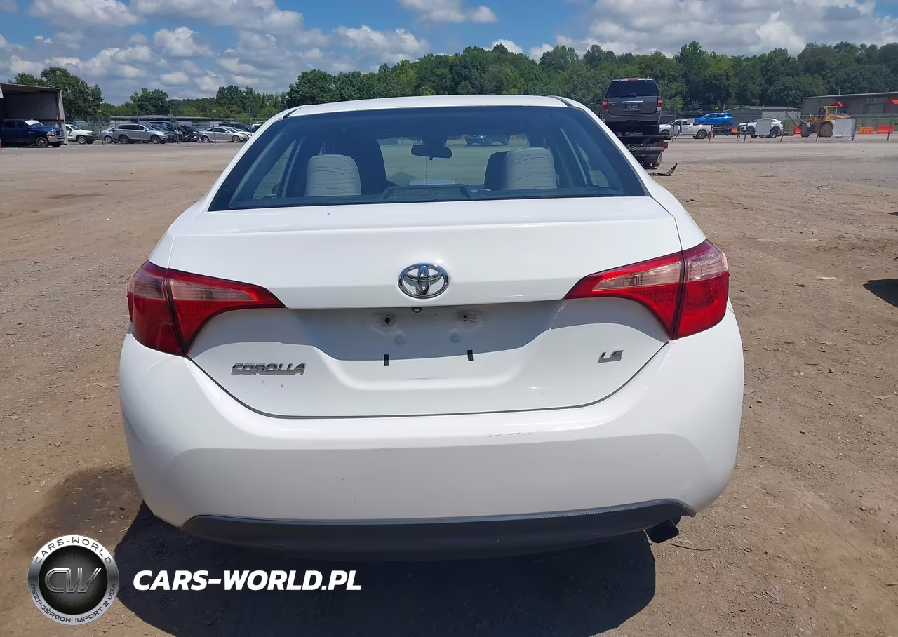 2018 Toyota Corolla Le VIN:5YFBURHE6JP811178 - 16