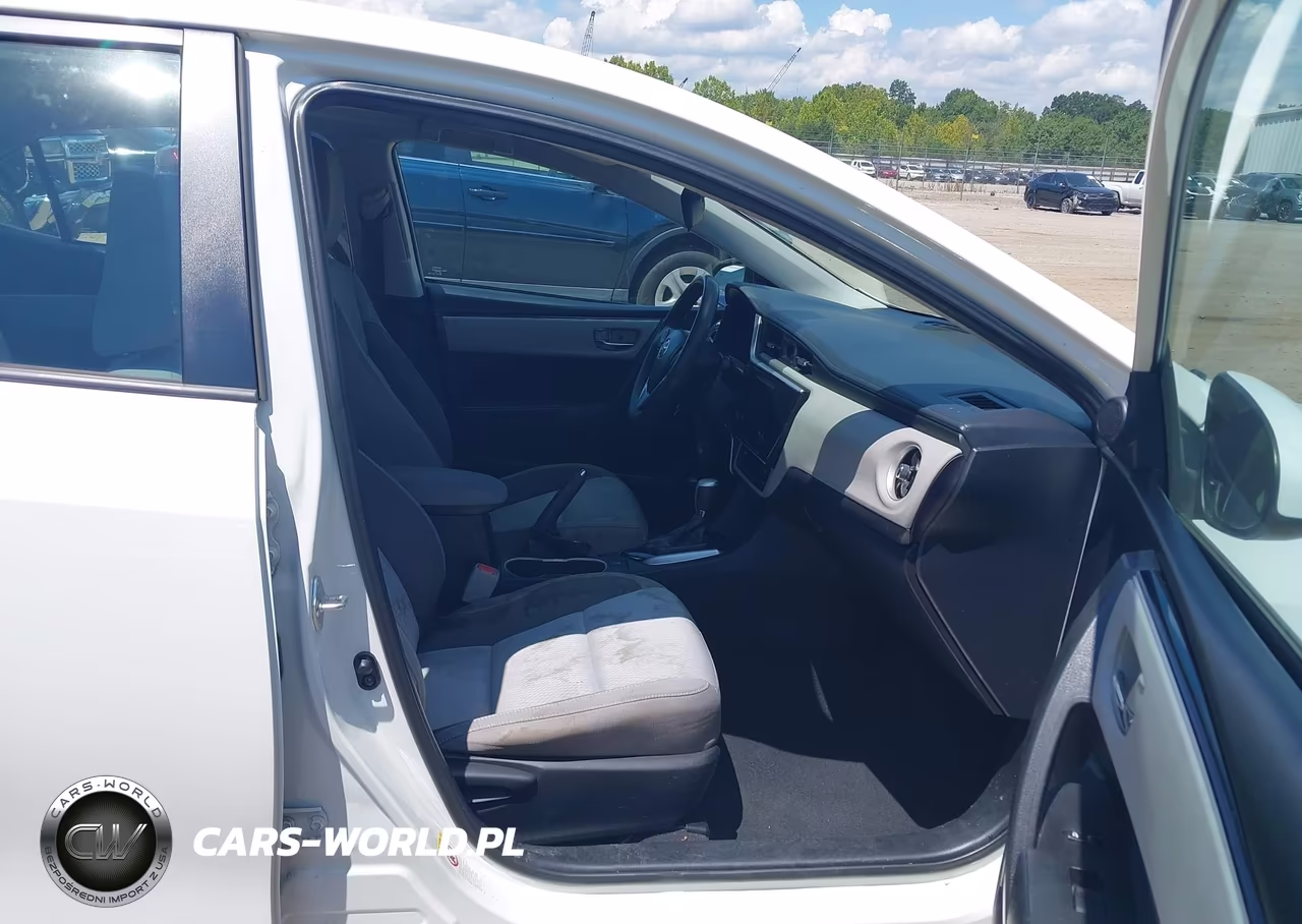 2018 Toyota Corolla Le VIN:5YFBURHE6JP811178 - 5