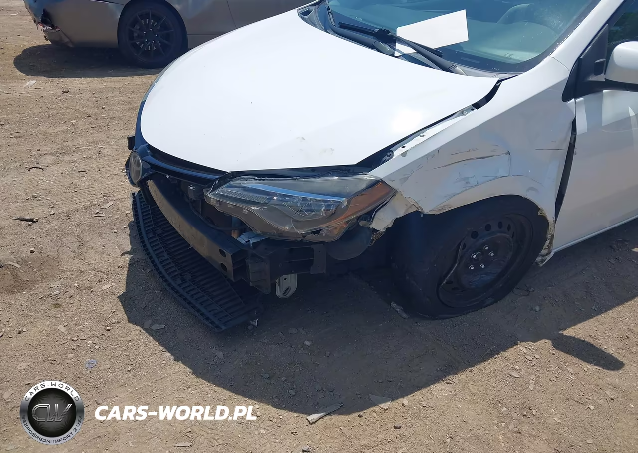2018 Toyota Corolla Le VIN:5YFBURHE6JP811178 - 6