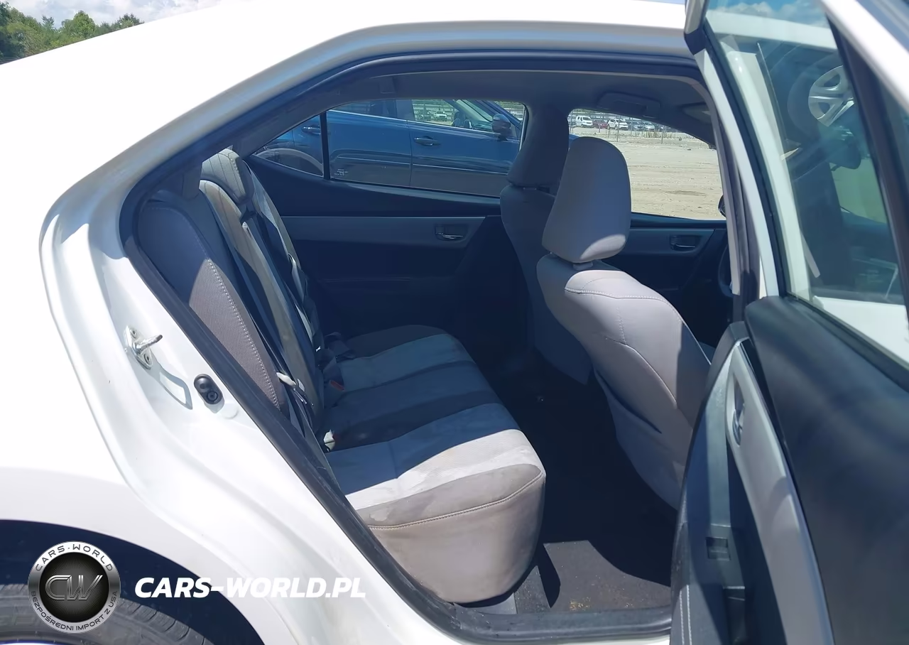 2018 Toyota Corolla Le VIN:5YFBURHE6JP811178 - 8