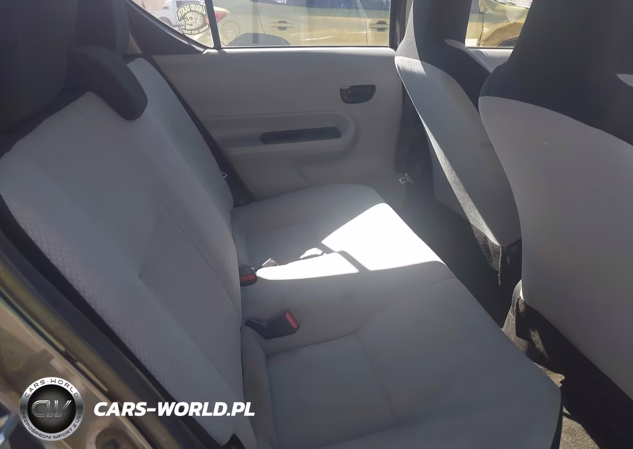2014 Toyota Prius C One VIN:JTDKDTB39E1559201 - 8