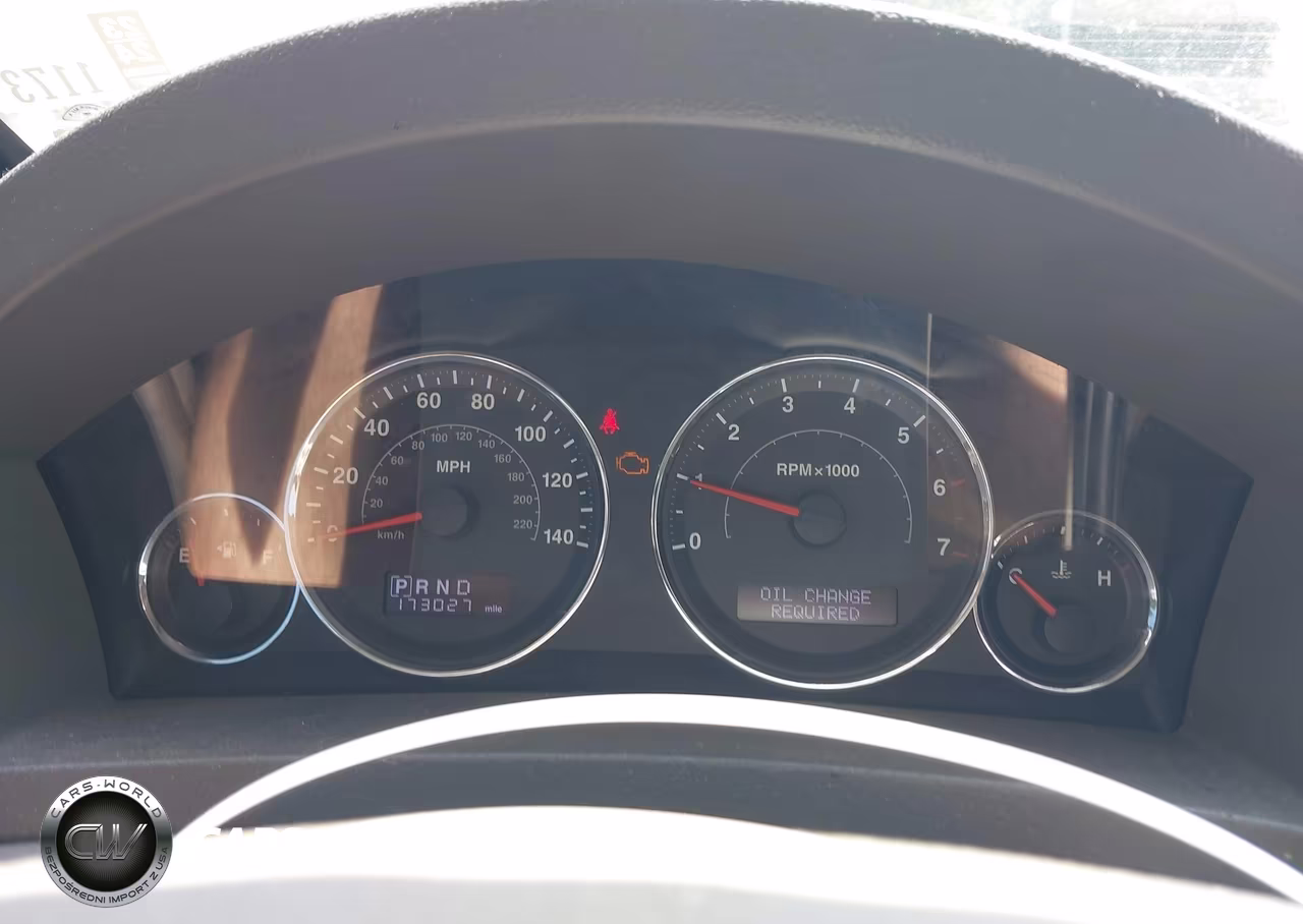 2010 Jeep Grand Cherokee Laredo VIN:1J4PR4GKXAC152090 - 7