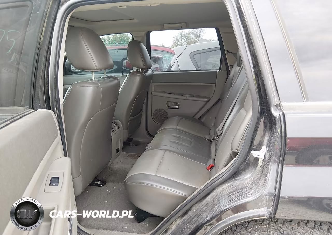 2010 Jeep Grand Cherokee Laredo VIN:1J4PR4GKXAC152090 - 8