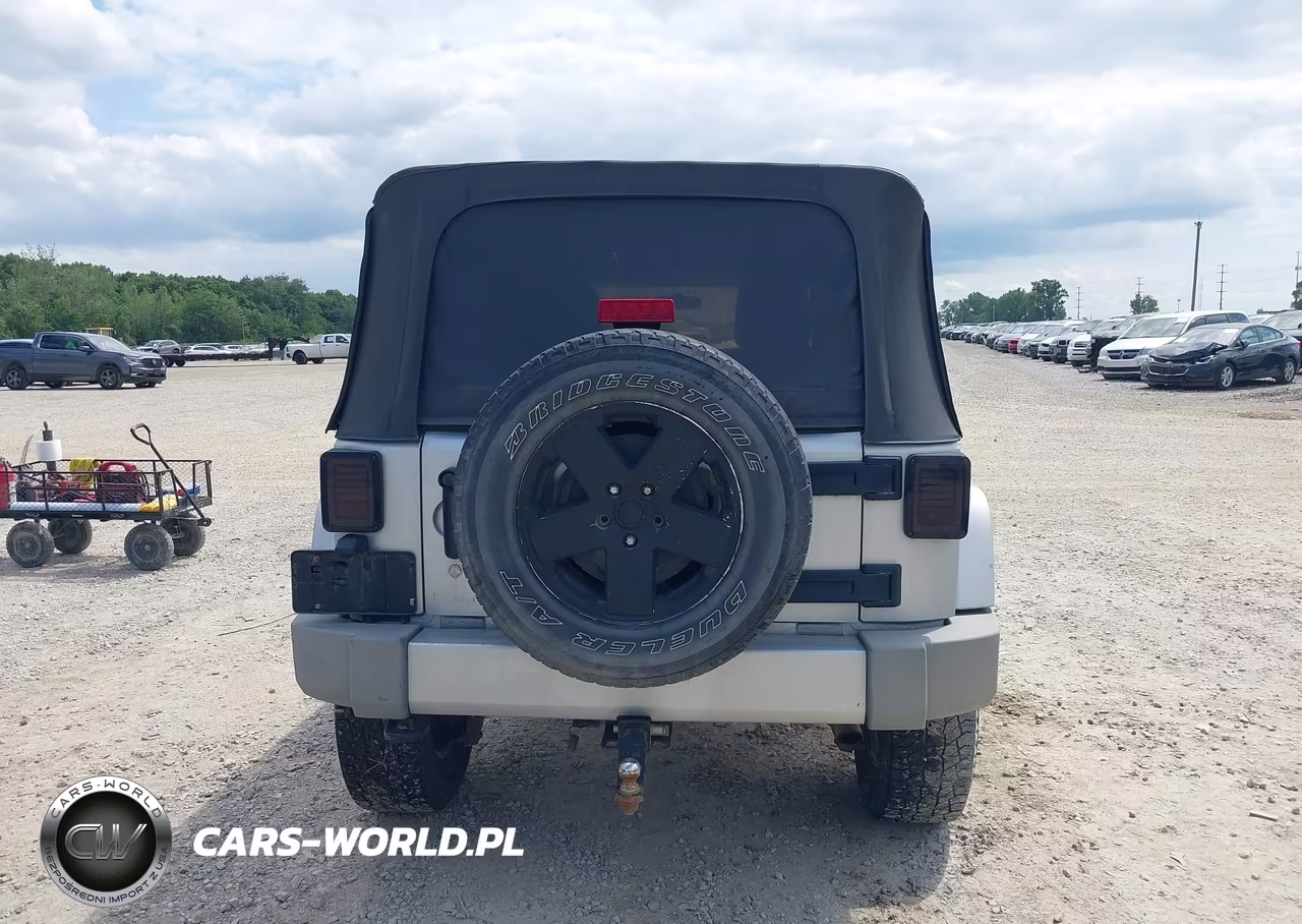2011 Jeep Wrangler Unlimited Sahara VIN:1J4BA5H14BL512324 - 17