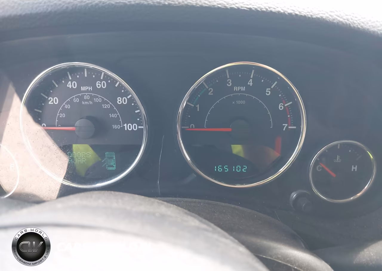2011 Jeep Wrangler Unlimited Sahara VIN:1J4BA5H14BL512324 - 7