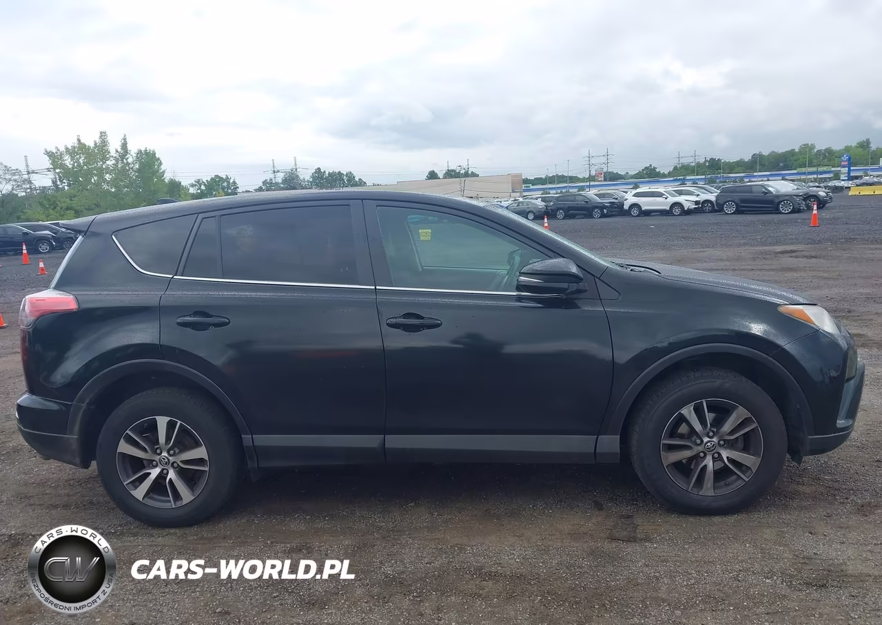 2018 Toyota Rav4 Xle VIN:2T3RFREVXJW753420 - 13