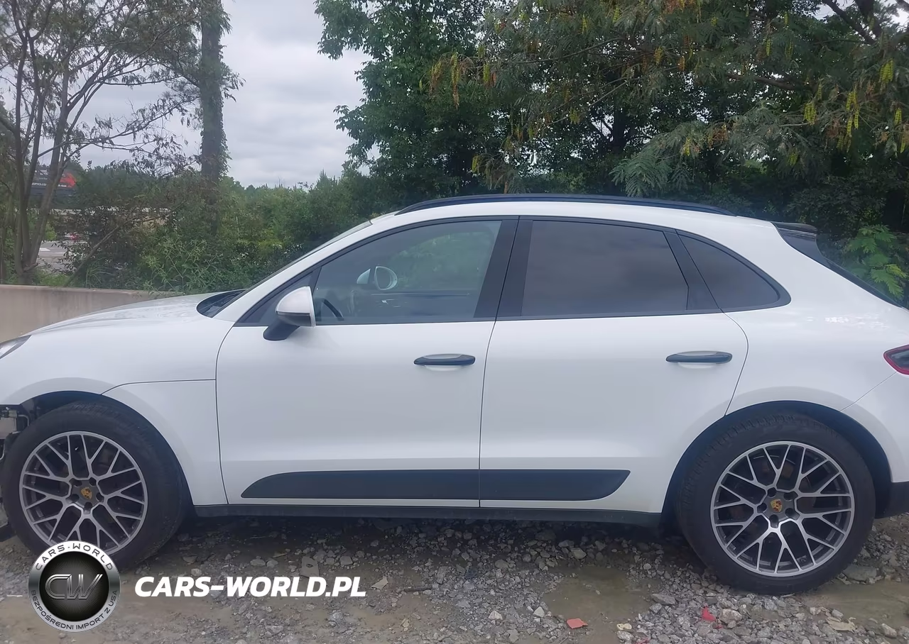 2018 Porsche Macan Sport Edition VIN:WP1AA2A50JLB18376 - 14