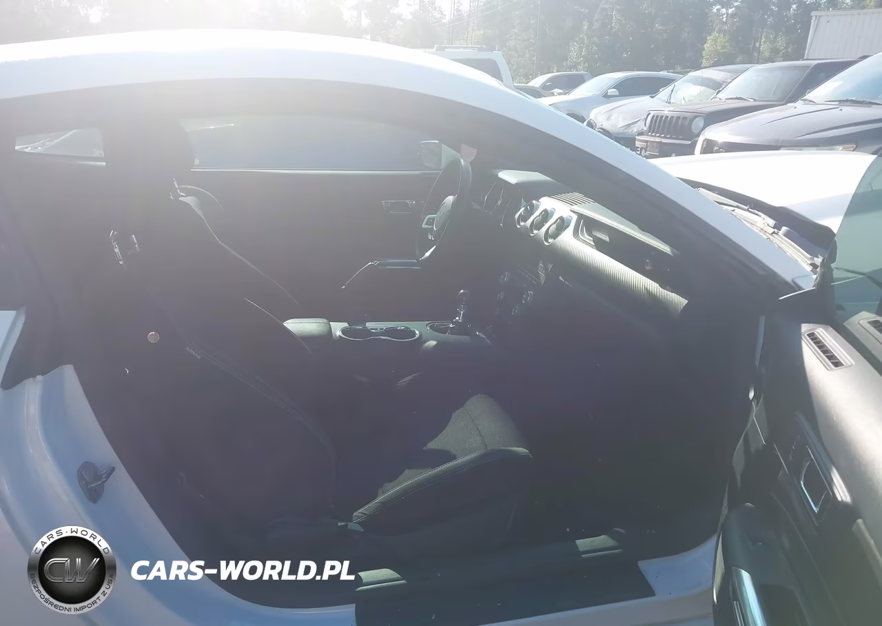 2016 Ford Mustang V6 VIN:1FA6P8AM8G5288732 - 5