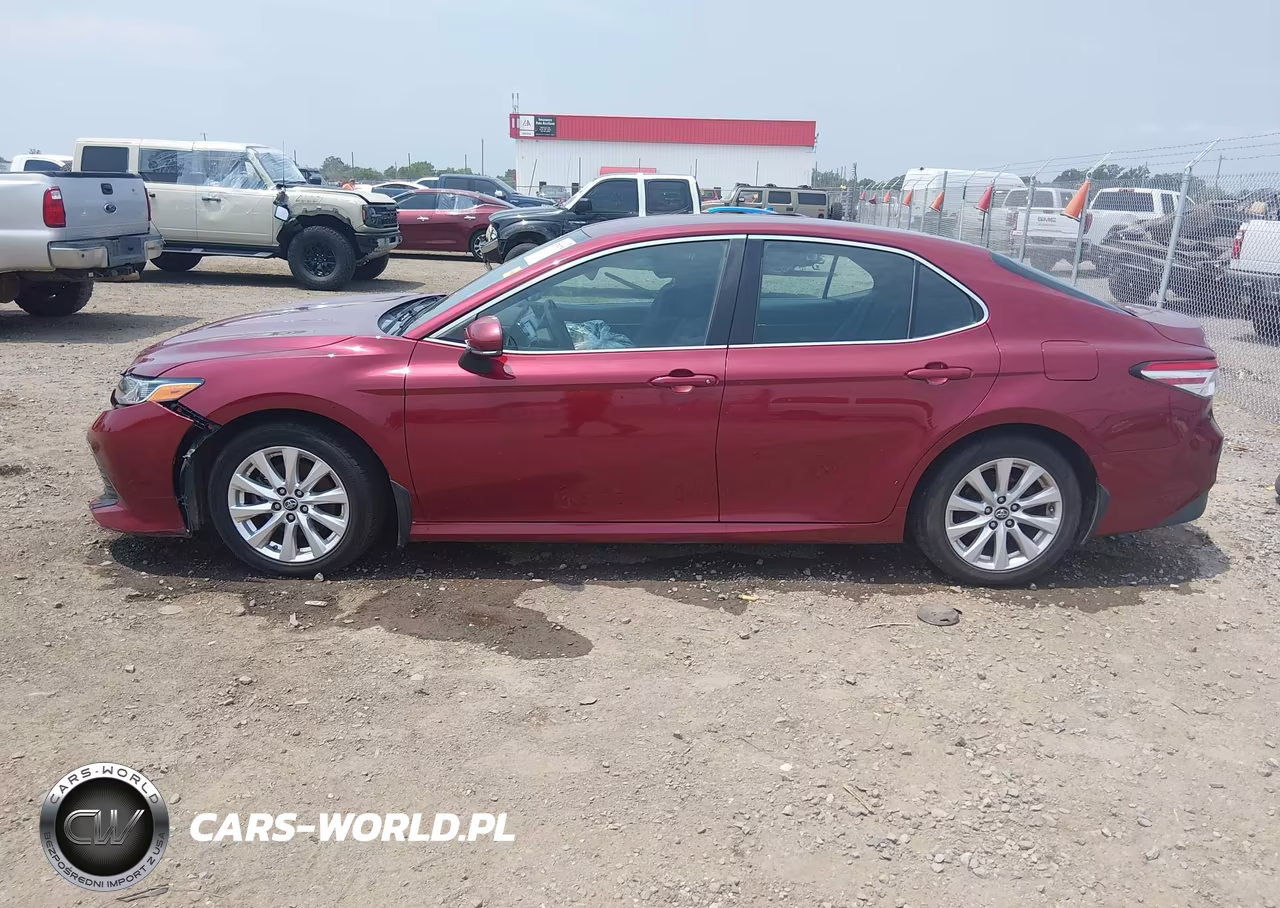 2018 Toyota Camry Le VIN:4T1B11HK0JU576114 - 14