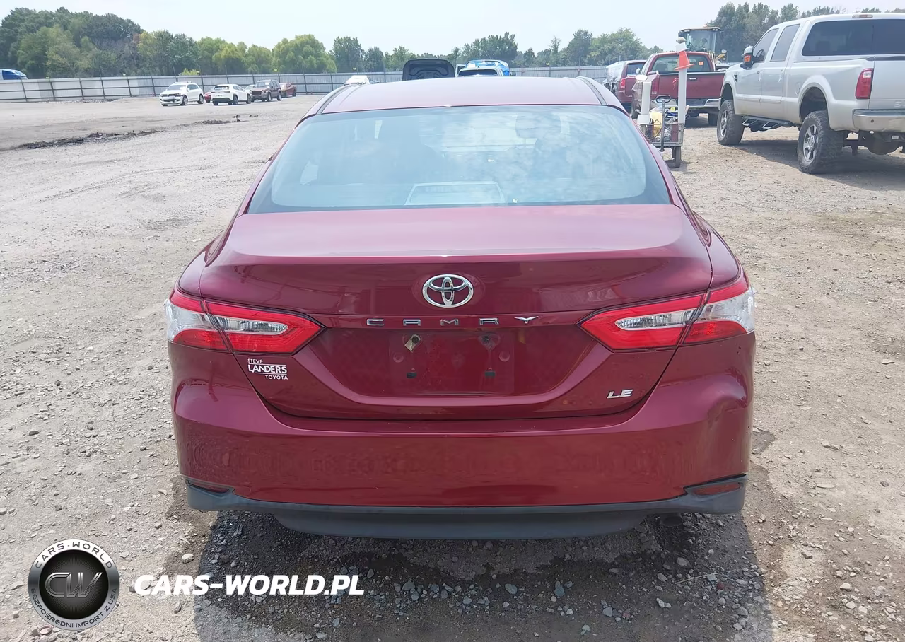 2018 Toyota Camry Le VIN:4T1B11HK0JU576114 - 16
